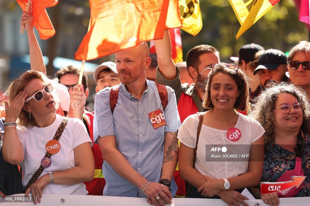 French Democratic Confederation of Labour (CFDT) trade union's general secretary Marylise Leon (L) and French trade union General Confederation of Labour (CGT) secretary general Sophie Binet (2nd R) take part in a demonstration in Paris on September 18, 2025, during a day of nationwide strikes and protests called by unions over France's national budget. France is bracing for a day of nationwide protests on September 18, 2025, with a source close to the authorities saying some 800,000 people are expected to take to the streets. In a rare show of unity, trade unions have urged French people to strike in protest at the authorities' "horror show" draft budget designed to reduce France's ballooning debt. (Photo by Alain JOCARD / AFP)